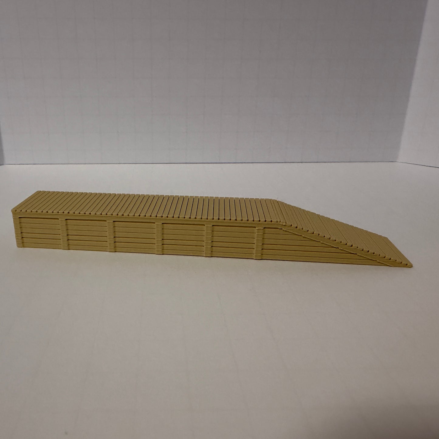 HO Scale Wood Style Freight Ramp - Multiple Colors