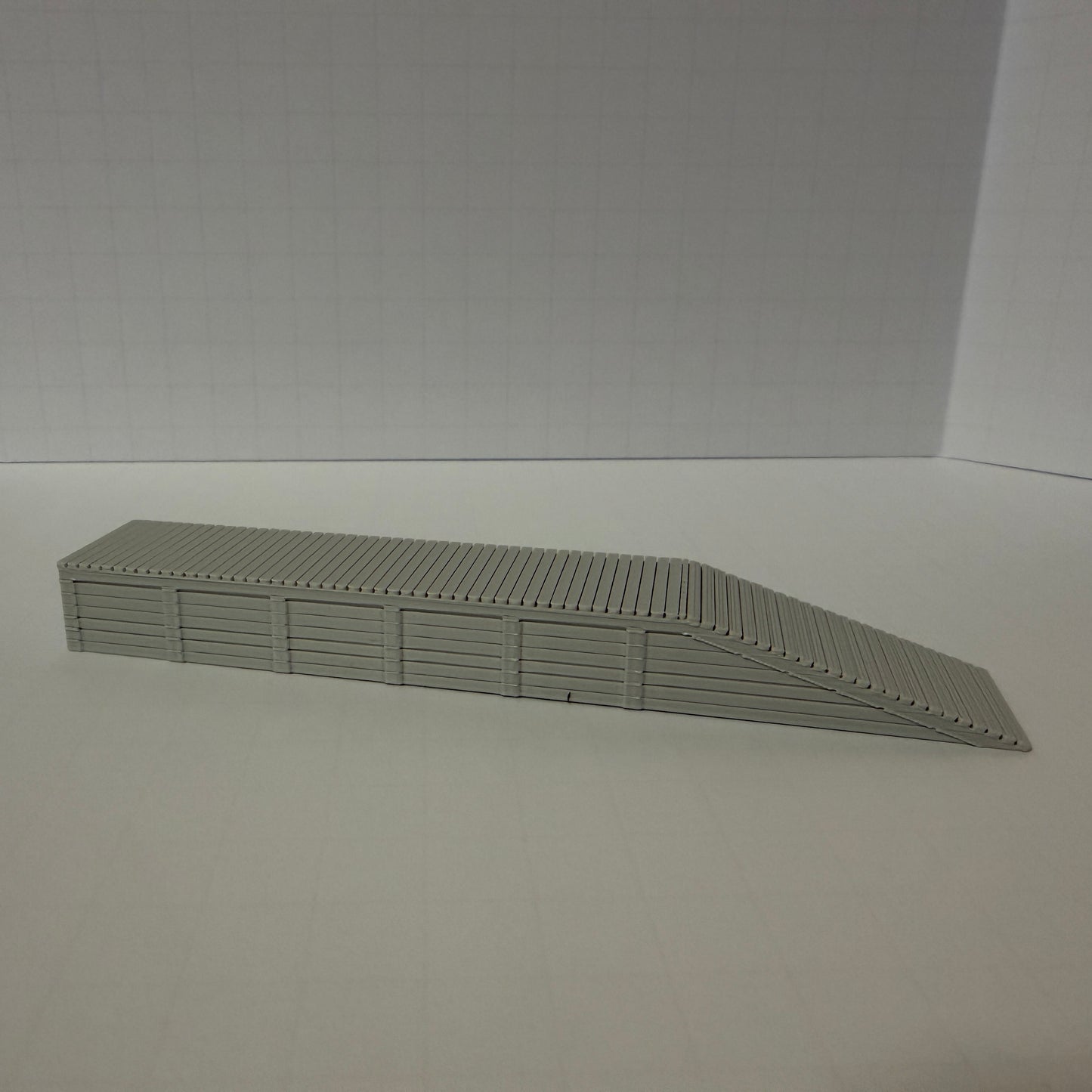 HO Scale Wood Style Freight Ramp - Multiple Colors