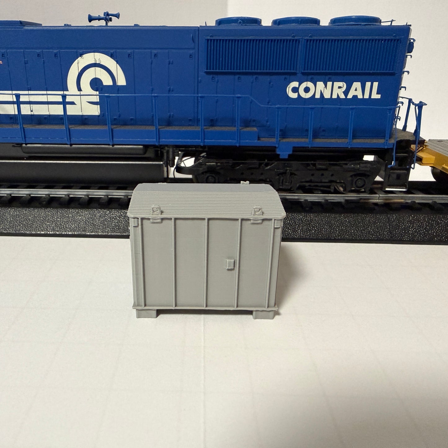 HO Scale Trackside Signal Bungelow - Relay House - Set of 2